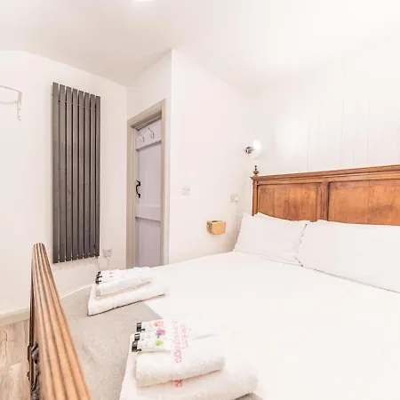 Hébergement de vacances Pass The Keys Compact 2 Bed, 2 Bath With Amazing Views & Parking Ambleside