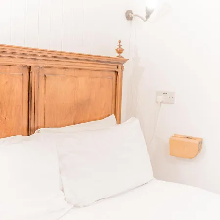 Pass The Keys Compact 2 Bed, 2 Bath With Amazing Views & Parking * Ambleside