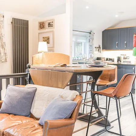 Pass The Keys Compact 2 Bed, 2 Bath With Amazing Views & Parking Hébergement de vacances *
