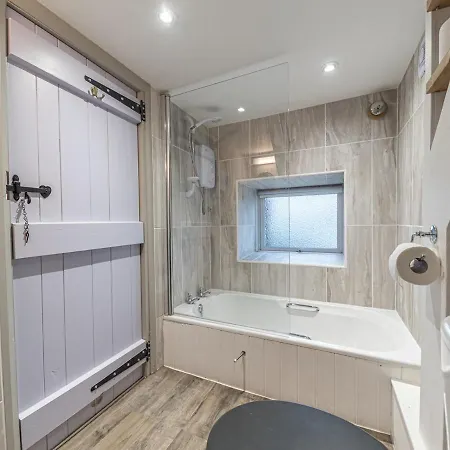 Hébergement de vacances Pass The Keys Compact 2 Bed, 2 Bath With Amazing Views & Parking Ambleside